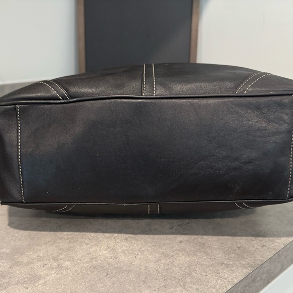 Coach Leatherware Black Tote/Shoulder Bag in GUC!! - Picture 4 of 14